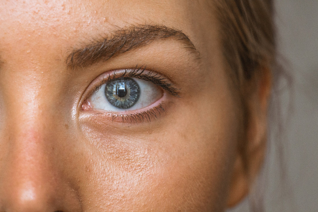 Oily Skin + Sunscreen: A Match Made in Chaos? Not Anymore. - THE ROUTINE